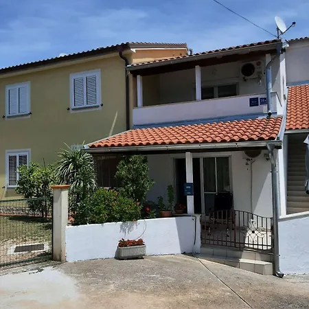 Apartman With Parking Space Cizici - Krk - 15415 *